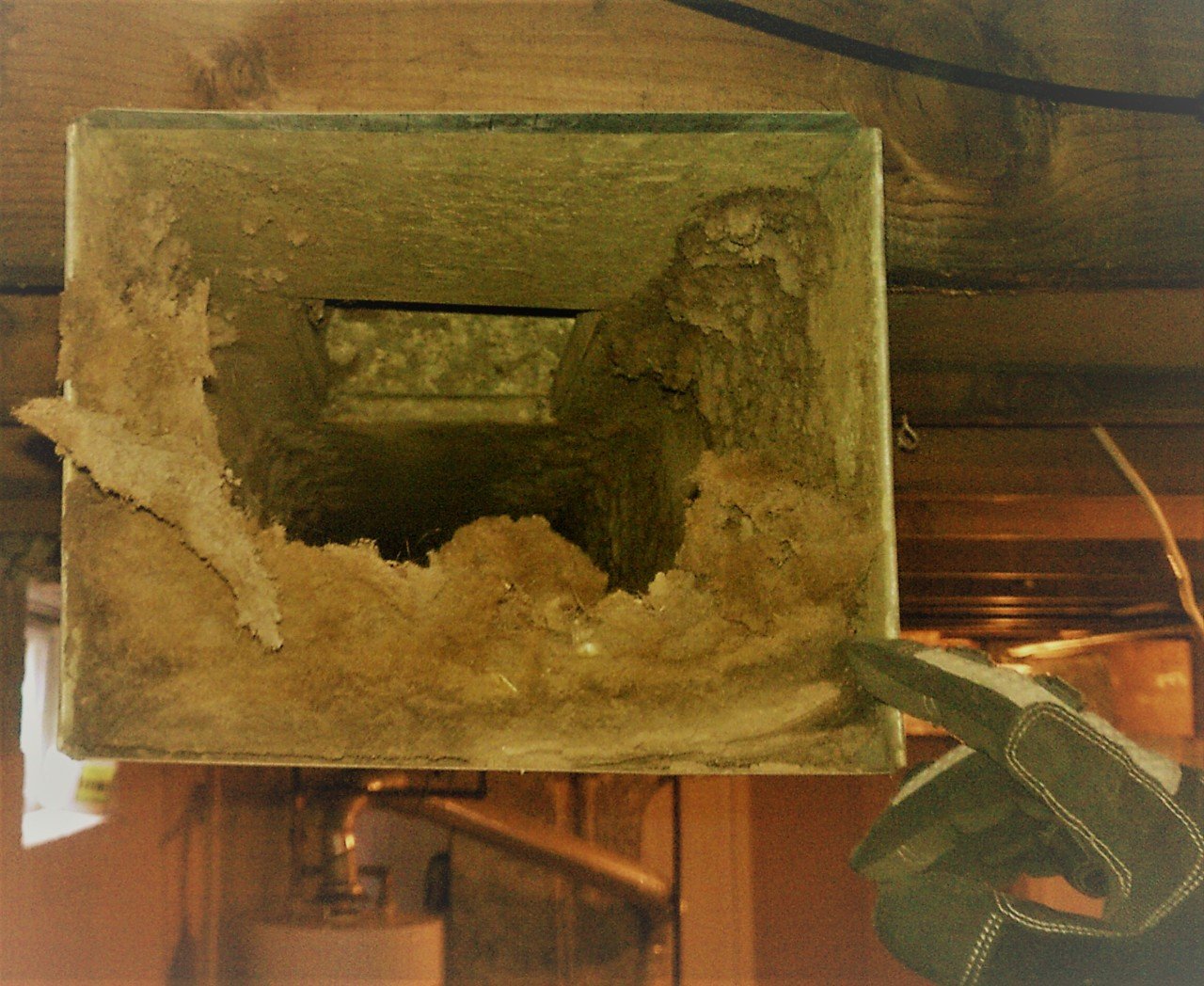 air+duct+cleaning+top+notch+restoration+before+ductwork+thick+contamination