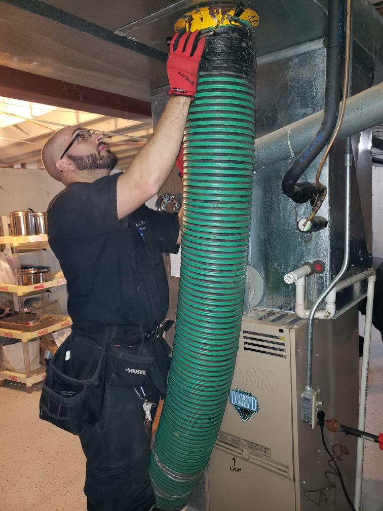 air+duct+cleaning+technician+proper+connection